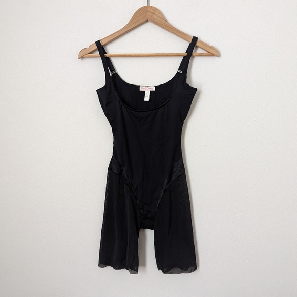 Haute Contour by SPANX Pitch Black Open Busy Mid Thigh Shapewear Bodysuit - Picture 1 of 4